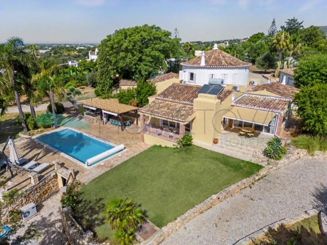 Moradia T4 com vista mar, Santa Bárbara de Nexe Autonomia, luxo e serenidade