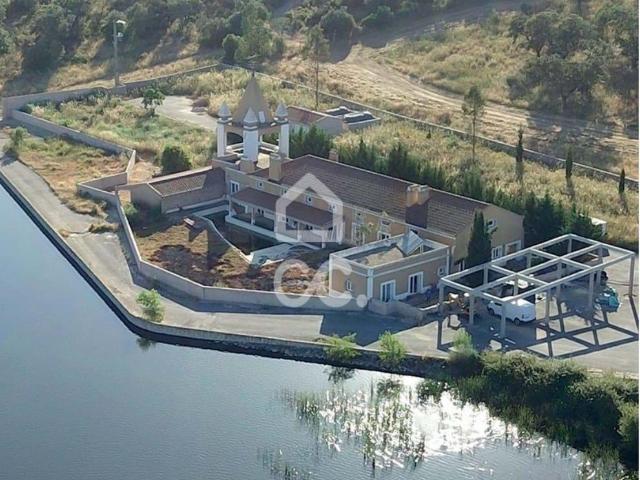 Propriedade de natureza agrícola e agro pecuária, com uma área de 65.5 hectares
