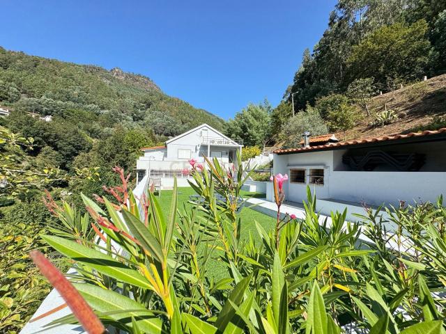 GERÊS | Propriedade com Várias Habitações, AL em Funcionamento e Elevado Potencial de Investimento