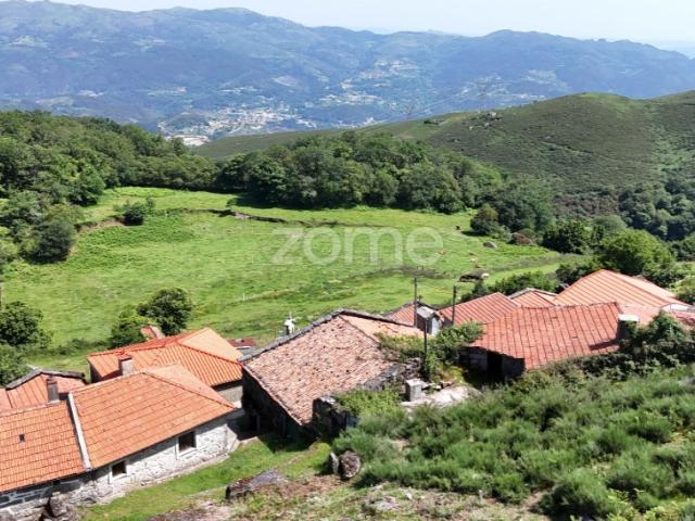 Propriedade em Valdreu, às portas do Parque Nacional da Peneda Gerês