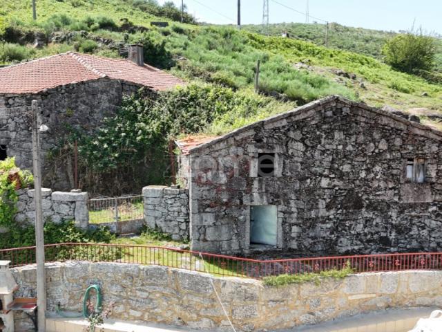Propriedade em Valdreu, às portas do Parque Nacional da Peneda Gerês