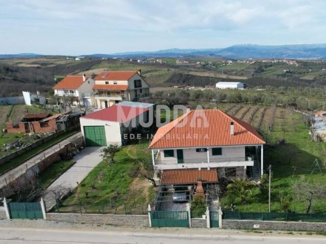 Propriedade em Grijó de Parada com vistas deslumbrantes