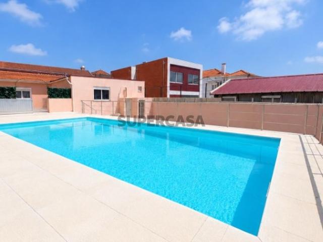 Propriedade Multifunçional com piscina, jardim e loja