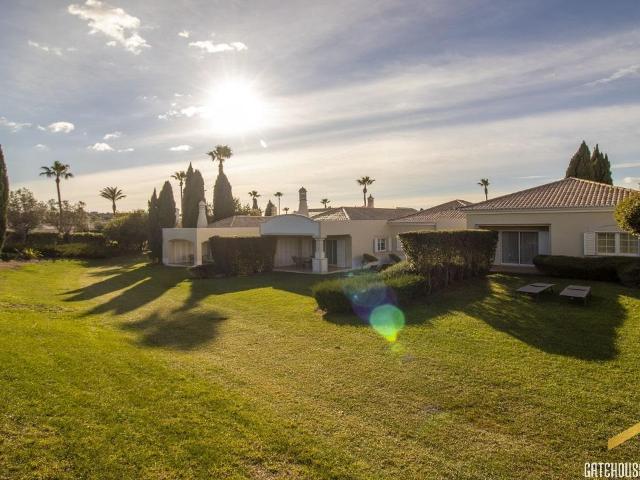 Propriedade no andar térreo com 2 quartos em Carvoeiro, Alga. 104m² Lagoa e carvoeiro