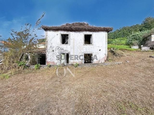 Propriedade no Arco da Calheta para recuperar
