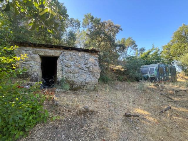 Propriedade Off Grid com Vistas Deslumbrantes a Apenas 15 Minutos de Castelo Branco