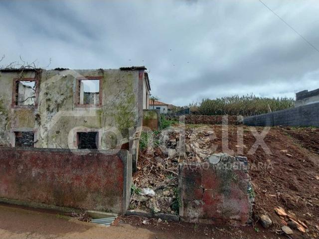 Propriedade para Recuperar com Vista Mar na Ponta do Pargo