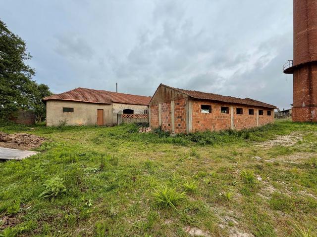 Propriedade para Reabilitação com 4.240m² e Projeto T3+T2 | Porto de Mós