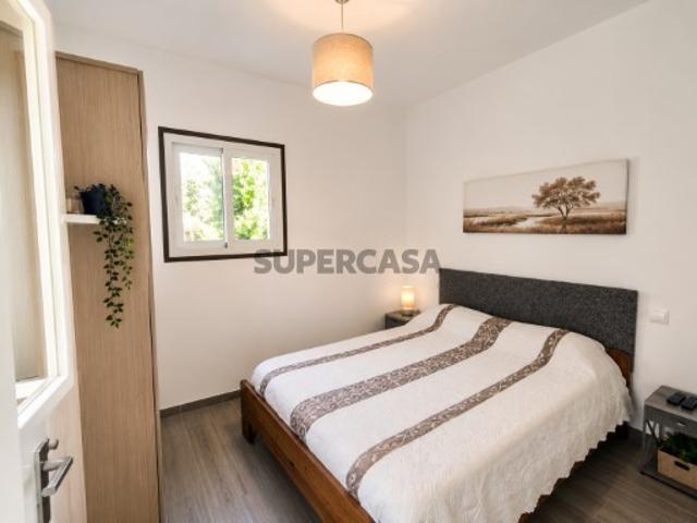 Propriedade renovada com terreno perto de Abrantes