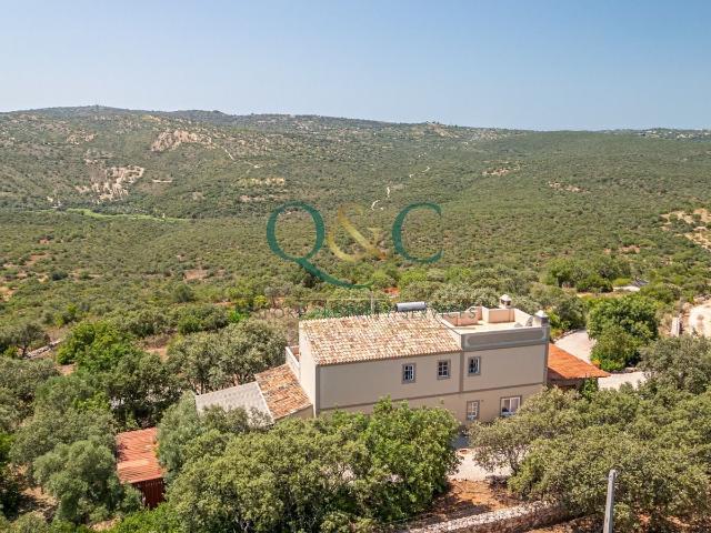 Propriedade rural tranquila com 3 quartos, terraço e paisage. 284m² Querença, Tôr e Benafim