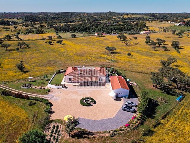 Propriedade Rural num Enorme Terreno no Baixo Alentejo, com Potencial, perto de Ourique, Beja