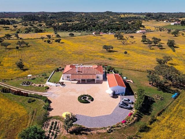 Propriedade Rural num Enorme Terreno no Baixo Alentejo, com. 233m² Ourique