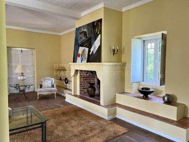 Propriedade rústica, T6, com 2 moradias, Menos de 1 hora de. 418m² Roliça