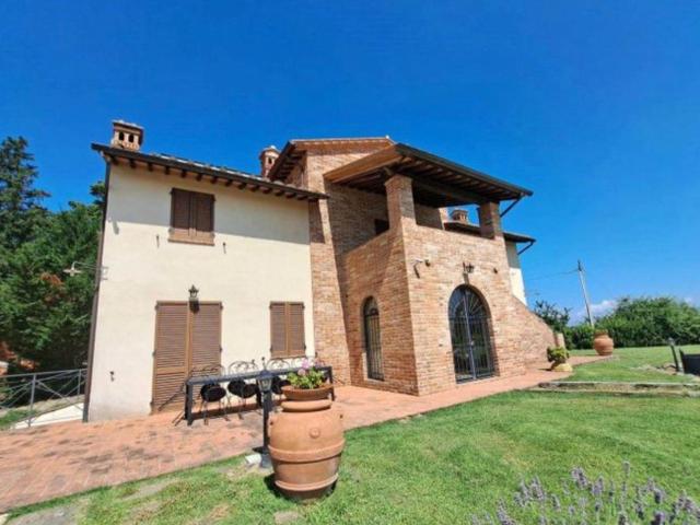 Proprietà esclusiva con vista panoramica sul Lago Trasimeno 700m² Castiglione del Lago