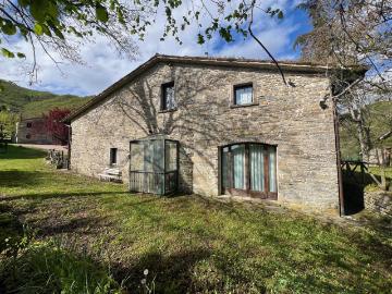 Proprieta' immobiliare composta da due fabbricati in pietra 300m² Borgo Pace