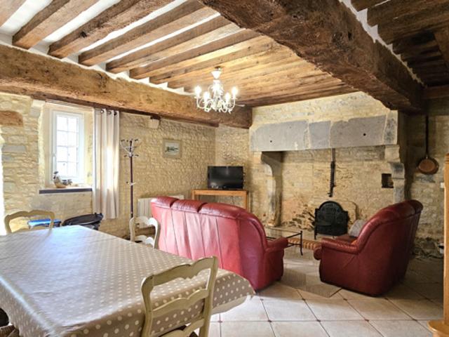 Propriété 3 logements diverses dépendances 5Ha98