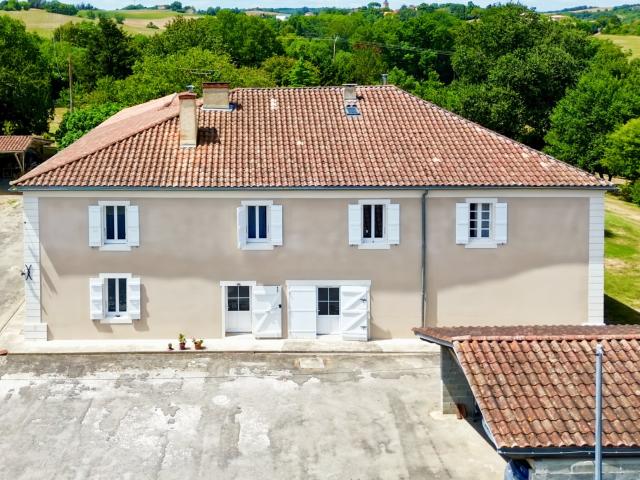 Propriété 10 pièces de 400m2 avec 2 logements indépendants. 400m² Saint Jean Le Comtal