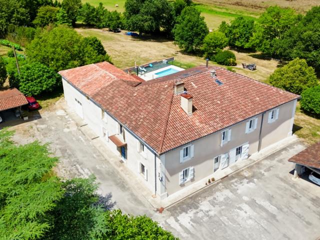 Propriété 10 pièces de 400m2 avec 2 logements indépendants
