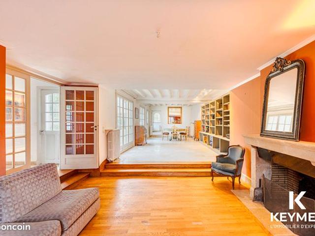 Maison 10 pièces 238 m²