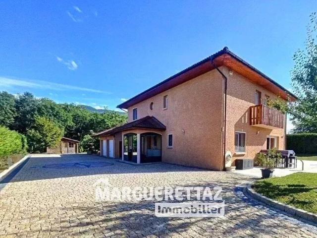 Propriété 10 pièces 352,81 m² habitables avec piscine et jacuzzi