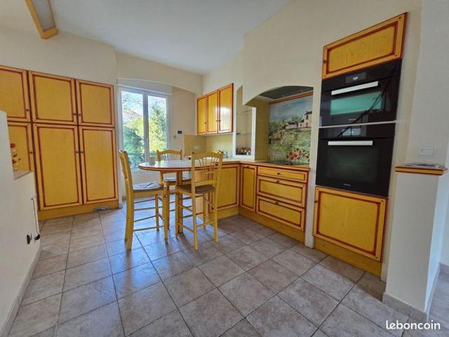 Propriété 11 pièces 211 m²