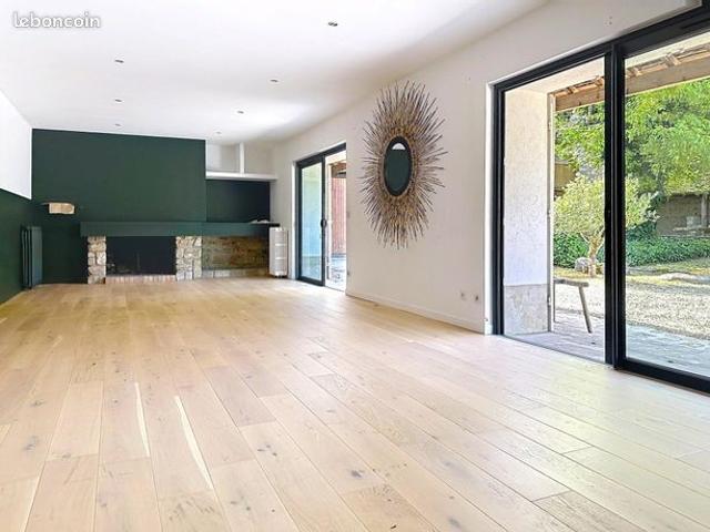 Propriété 11 pièces 330 m²