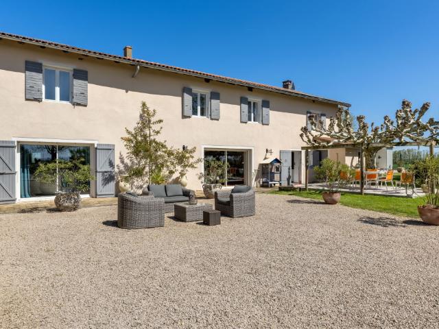 PROPRIETE 12 PIECES 486M2 IDEAL CHAMBRES D HOTES BELLEVILLE EN BEAUJOLAIS