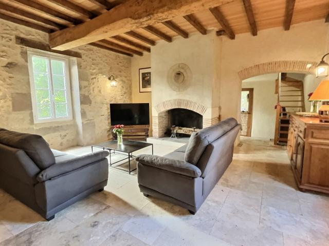 Propriété 13,5 hectares avec deux maisons ! 400m² Monflanquin