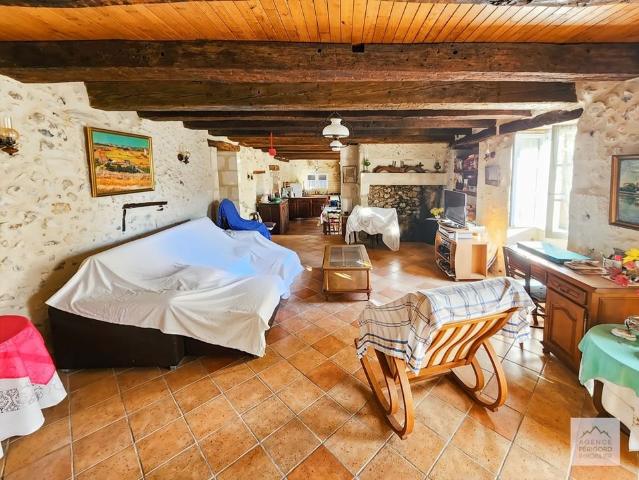 Propriété 157.66m ² 158m² Annesse et Beaulieu