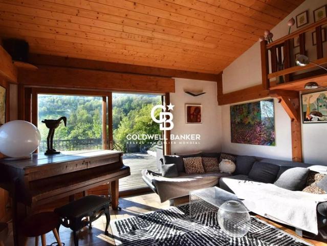 Propriété 183 m² habitables 226 m² au total – 6 chambres, 3 séjours avec cuisines – Servoz