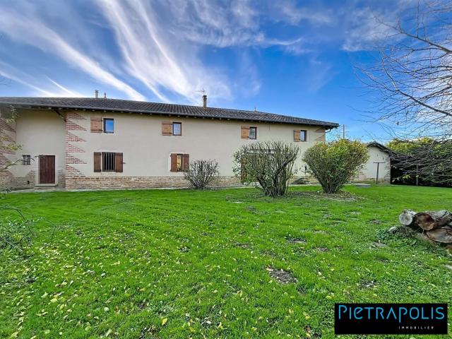 Propriété 250 m² avec dépendances terrain 7 000 m² 256m² Pont de Veyle