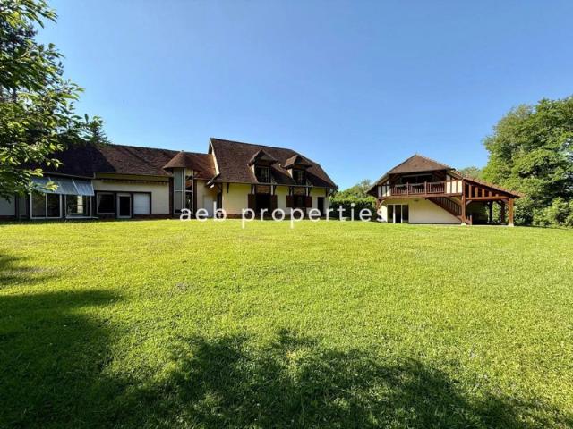 Propriété 275m² 4/5 chambres avec Parc et Dépendance