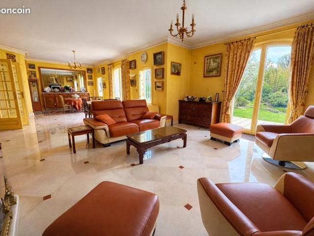 Propriété 270 m² Le Plessis Trévise