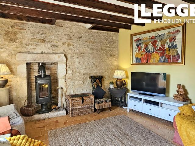 Propriété 314 m² avec gîtes, piscine chauffée et dépendances sur 4000 m² à Saint Valérien Vendée