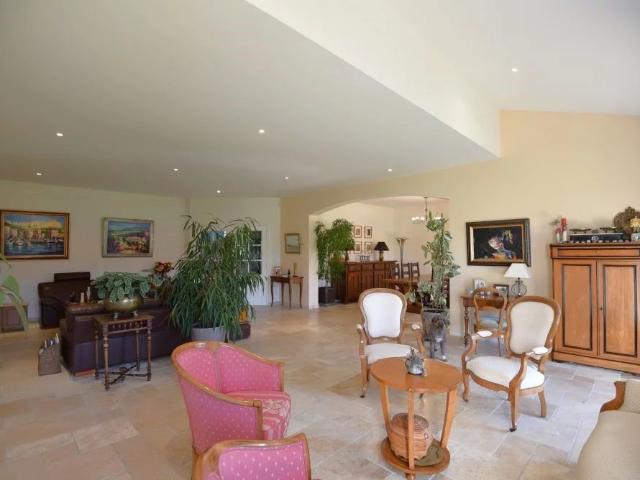 Propriété 320 m² à Callian, piscine, 5 chambres