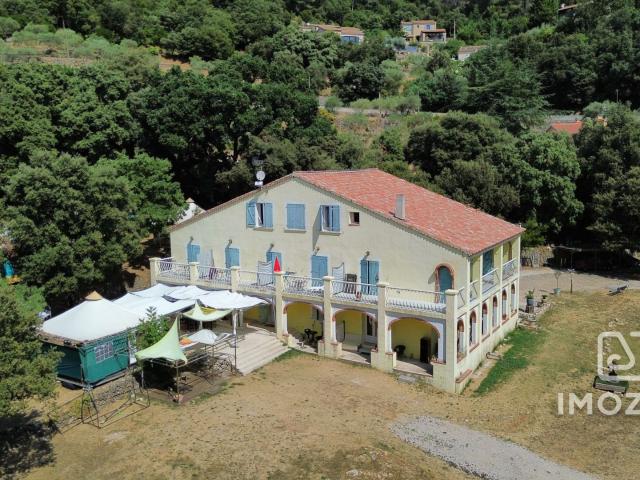 PROPRIÉTÉ 334 M2 7 082 M2 DE TERRAIN ACTIVITÉ LOCATIVE EXISTANTE