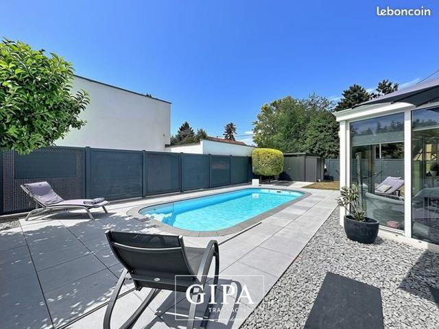 Propriété 7 pièces 136 m²