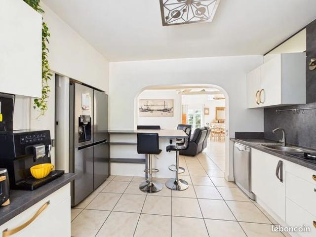 Propriété 7 pièces 148 m²