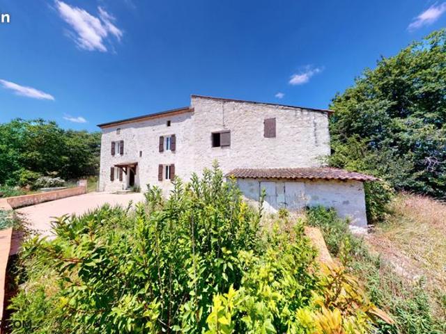 Propriété 7 pièces 153 m²