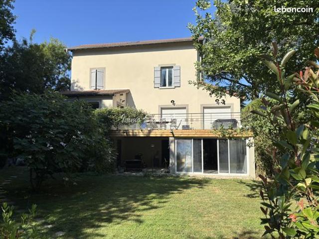 Propriété 7 pièces 165 m²