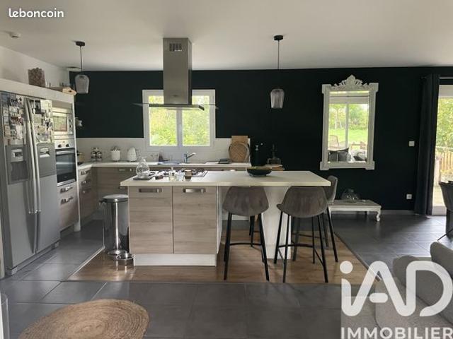 Propriété 7 pièces 200 m²