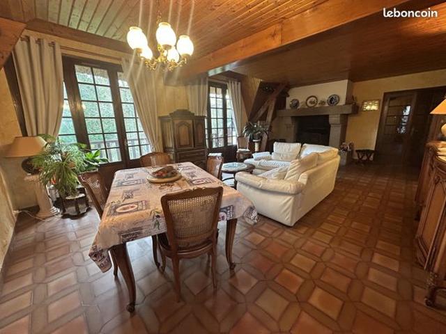 Propriété 7 pièces 213 m²