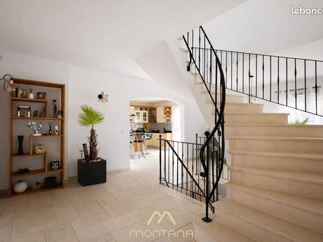 Propriété 7 pièces 226 m²
