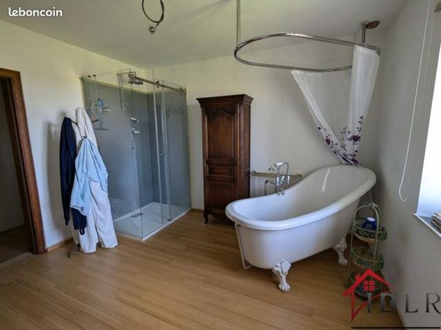 Propriété 7 pièces 240 m²