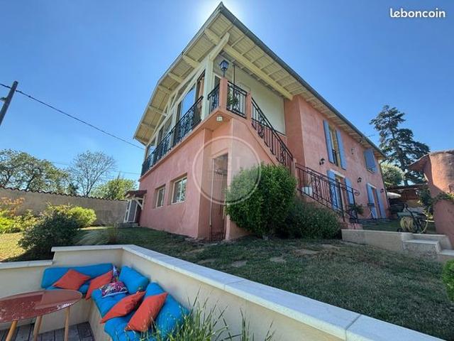 Propriété 7 pièces 240 m²