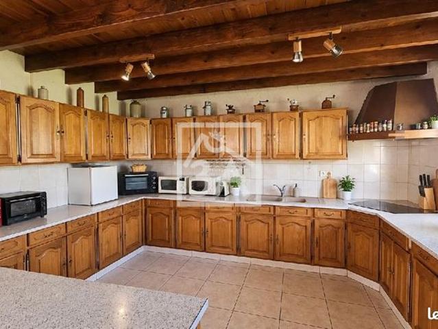Propriété 7 pièces 240 m²