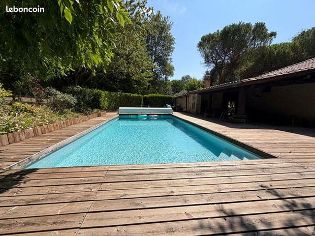 Propriété 7 pièces 242 m²