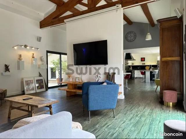 Propriété 7 pièces 243 m²
