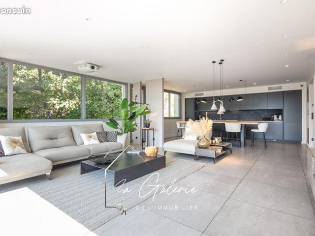 Propriété 7 pièces 253 m²
