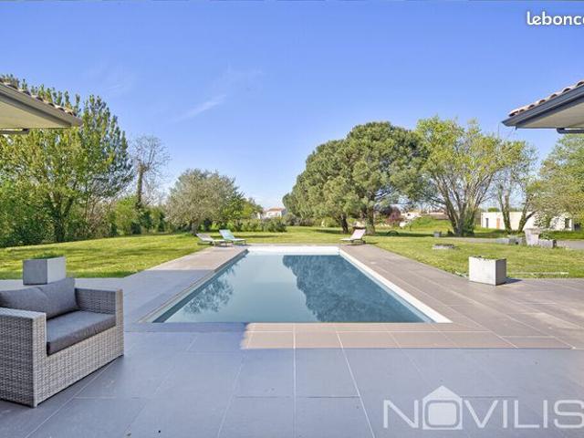 Propriété 7 pièces 298 m²